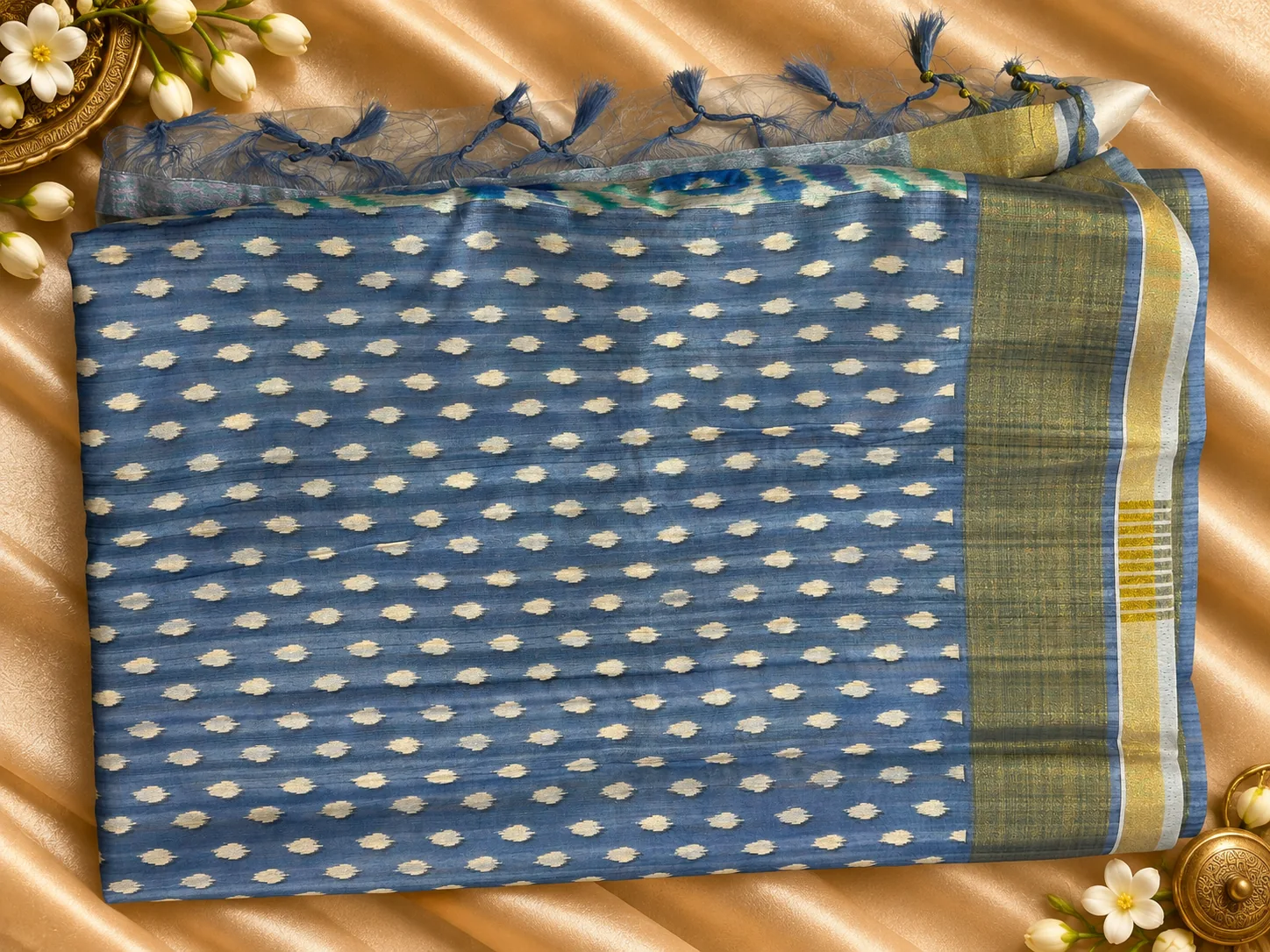 Blue blouse piece of the Tusser saree with woven dots
